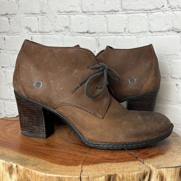 Born Fina Chukka Style Boot - Picture 1 of 12